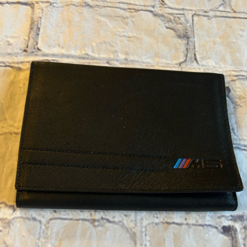 AMIE BLACK LEATHER TRIFOLD WITH KEY ATTACHMENT MENS WALLET
